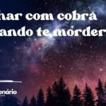 Sonhar com cobra tentando te morder