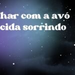 Sonhar com a avó falecida sorrindo