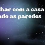 Sonhar com a casa caindo as paredes