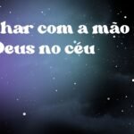 Sonhar com a mão de Deus no céu