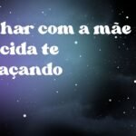 Sonhar com a mãe falecida te abraçando