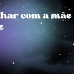 Sonhar com a mãe feliz