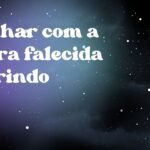 Sonhar com a sogra falecida sorrindo