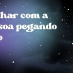 Sonhar com a pessoa pegando fogo