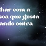 Sonhar com a pessoa que gosta beijando outra