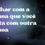 Sonhar com a pessoa que você gosta com outra pessoa