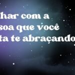 Sonhar com a pessoa que você gosta te abraçando