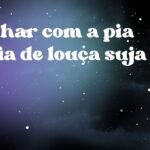Sonhar com a pia cheia de louça suja