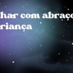 Sonhar com abraço de criança
