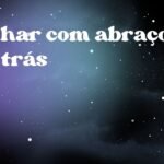 Sonhar com abraço por trás