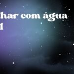 Sonhar com água azul