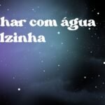 Sonhar com água azulzinha