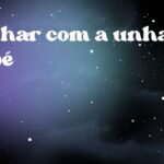 Sonhar com a unha do pé