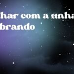 Sonhar com a unha quebrando