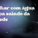 Sonhar com água limpa saindo da parede