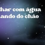Sonhar com água minando do chão