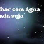 Sonhar com água parada suja