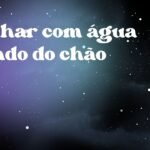 Sonhar com água saindo do chão