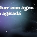 Sonhar com água suja agitada