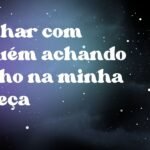 Sonhar com alguém achando piolho na minha cabeça
