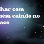 Sonhar com alguém caindo no buraco