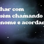 Sonhar com alguém chamando seu nome e acordar