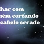 Sonhar com alguém cortando seu cabelo errado