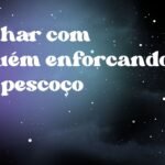 Sonhar com alguém enforcando seu pescoço