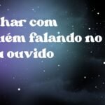 Sonhar com alguém falando no meu ouvido