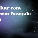 Sonhar com alguém fazendo coco
