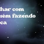 Sonhar com alguém fazendo fofoca