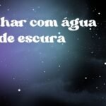 Sonhar com água verde escura