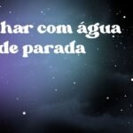 Sonhar com água verde parada