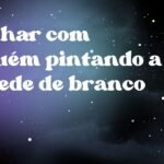 Sonhar com alguém pintando a parede de branco