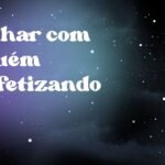 Sonhar com alguém profetizando