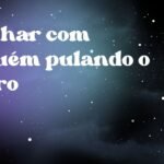 Sonhar com alguém pulando o muro