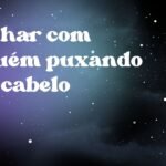 Sonhar com alguém puxando seu cabelo
