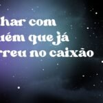 Sonhar com alguém que já morreu no caixão