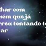 Sonhar com alguém que já morreu tentando te matar