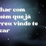 Sonhar com alguém que já morreu vindo te buscar