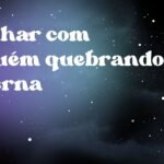 Sonhar com alguém quebrando a perna