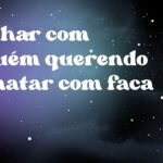 Sonhar com alguém querendo te matar com faca