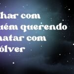 Sonhar com alguém querendo te matar com revólver