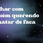 Sonhar com alguém querendo te matar de faca