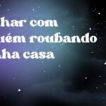 Sonhar com alguém roubando minha casa