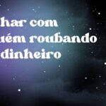 Sonhar com alguém roubando seu dinheiro