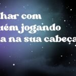 Sonhar com alguém jogando água na sua cabeça
