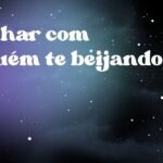 Sonhar com alguém te beijando
