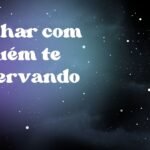 Sonhar com alguém te observando