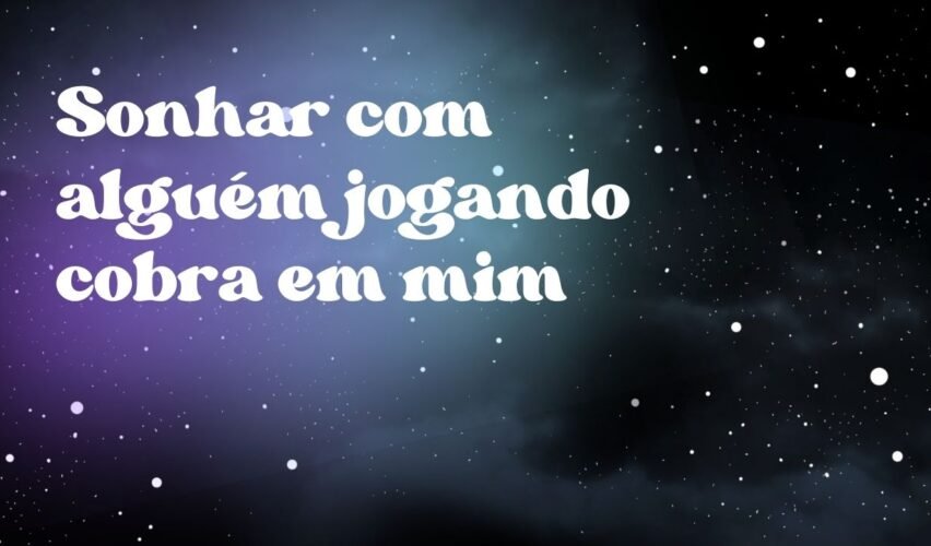 Sonhar com alguém jogando cobra em mim